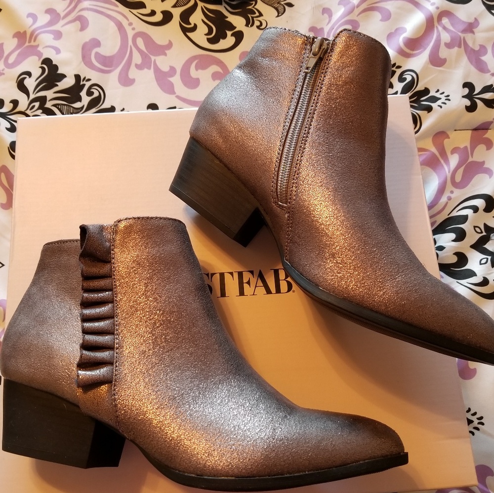 Just Fab Metallic booties 8.5 NWT